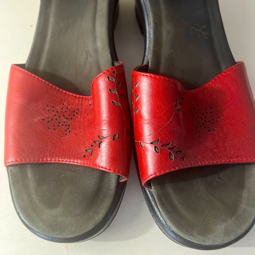Dansko women’s sandals sz40